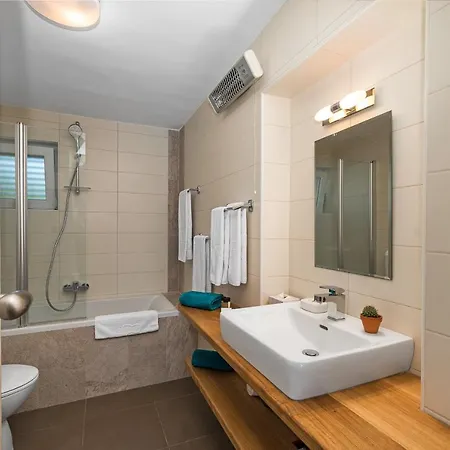 Carmen Apartment *